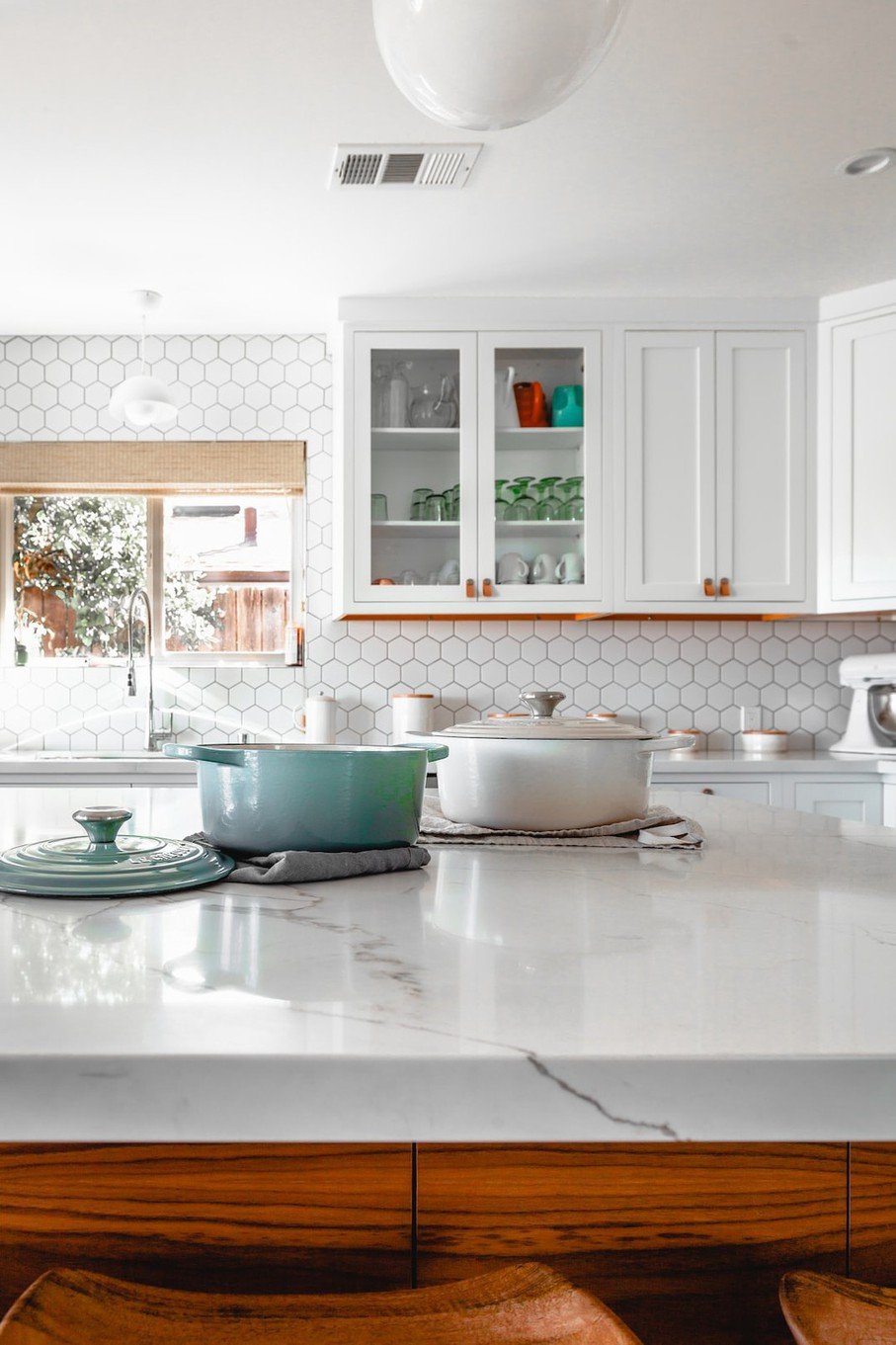 7 Reasons Why White Kitchen Cabinets are Timeless and Trendy